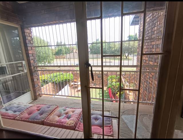 3 BEDROOM DUPLEX FOR SALE IN BRACKENHURST